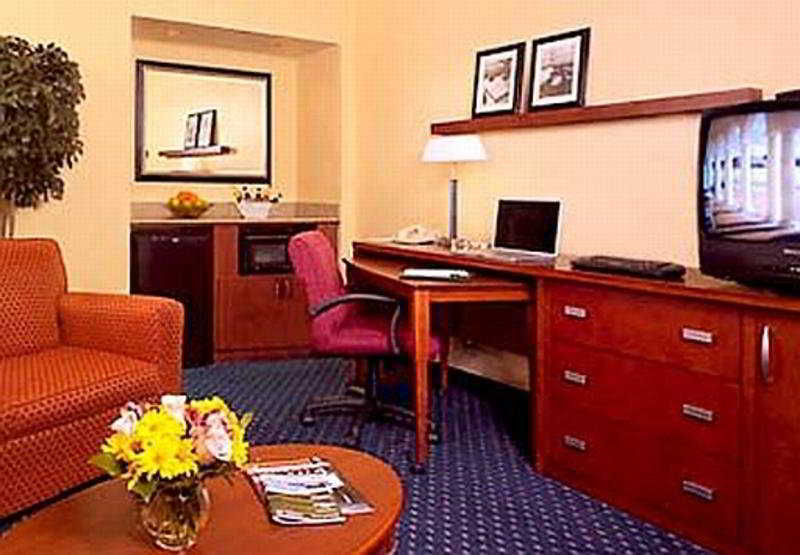 Hotel Courtyard St. Petersburg Clearwater Chambre photo